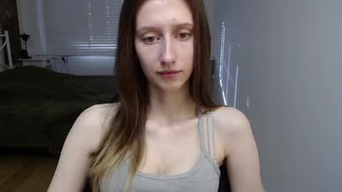 L U N A  online show from 04-22-26, 06:05