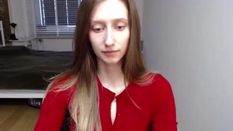 L U N A  online show from 04-23-26, 12:51