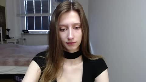 L U N A  online show from 04-29-26, 05:44