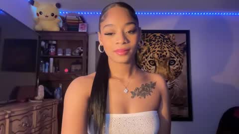 lunaa_11 online show from 03-06-25, 09:20