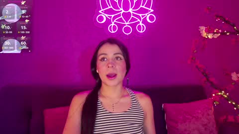 Snapshot of lunaa_lovve chatting on 01-14-25, 12:35 Luna online show from 01-14-25, 12:35