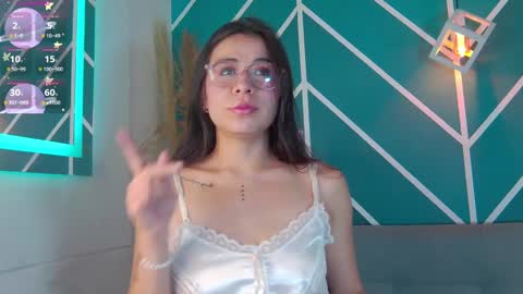 Snapshot of lunaa_lovve chatting on 02-17-25, 12:38 Luna online show from 02-17-25, 12:38