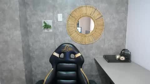 lunaa_m_ online show from 02-05-25, 12:20