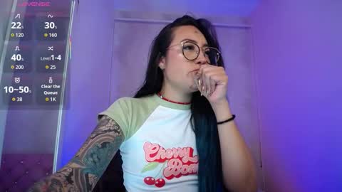 Snapshot of lunaaponte chatting on 11-28-25, 02:14 LUNA online show from 11-28-25, 02:14