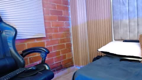 Snapshot of lunaartistry chatting on 12-04-25, 03:38 Luna online show from 12-04-25, 03:38