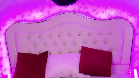 lunababe_ online show from 04-22-26, 09:55