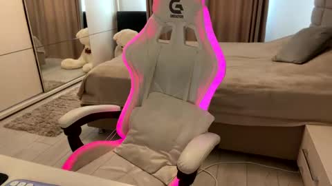 LunaBex online show from 04-14-26, 11:49