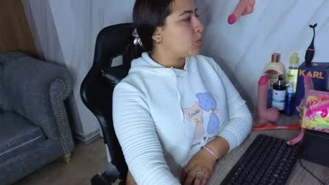 Lunafemme tf online show from 04-28-26, 03:22