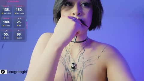 Snapshot of lunagothgirl chatting on 04-11-26, 07:45 Luna online show from 04-11-26, 07:45