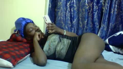 lunah_kitty online show from 05-14-26, 06:04