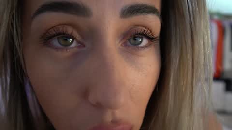 Laura online show from 02-04-25, 12:44