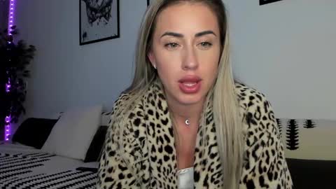 Laura online show from 02-05-25, 10:33