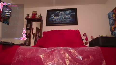 Snapshot of lunalatinacoo chatting on 10-31-25, 04:24 LUNA online show from 10-31-25, 04:24