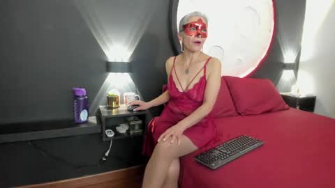 lunamisteriosa_ online show from 04-24-26, 10:07