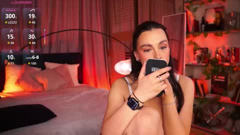 Snapshot of lunanight_ chatting on 11-18-25, 08:46 Luna next streams Mon Fri Sat Sun 8pm-5am gmt0 online show from 11-18-25, 08:46