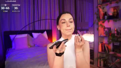 Snapshot of lunanight_ chatting on 11-29-25, 09:07 Luna next streams Mon Fri Sat Sun 8pm-5am gmt0 online show from 11-29-25, 09:07