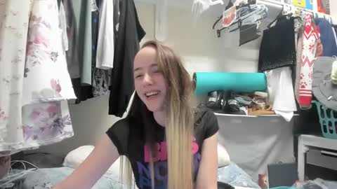 lunapixie2020 online show from 12-05-24, 07:05