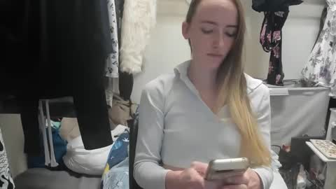 lunapixie2020 online show from 12-17-24, 02:23