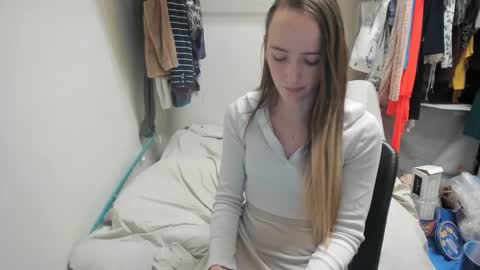 lunapixie2020 online show from 12-30-24, 09:59