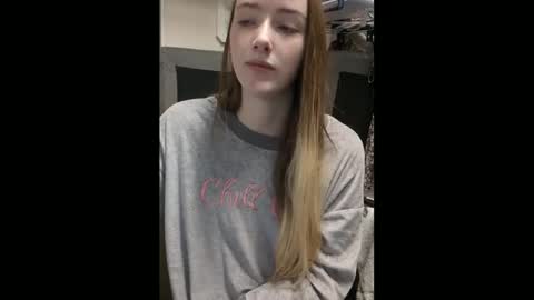 lunapixie2020 online show from 01-29-25, 07:22