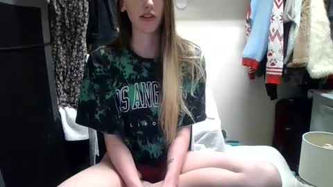 lunapixie2020 online show from 03-10-25, 01:34