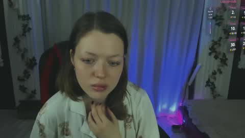 Snapshot of lunarlily7 chatting on 10-08-25, 06:00 Lily online show from 10-08-25, 06:00