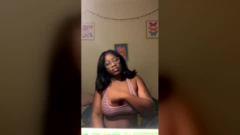 lunarnoelle online show from 02-19-26, 04:08