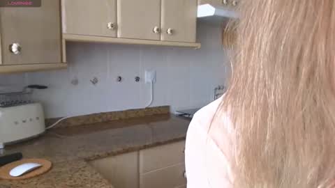 Snapshot of lunary_mix chatting on 09-28-25, 10:31  Luna online show from 09-28-25, 10:31