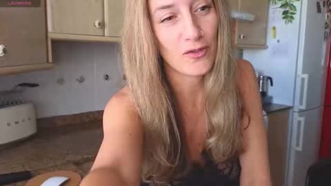 Snapshot of lunary_mix chatting on 10-06-25, 09:29  Luna online show from 10-06-25, 09:29