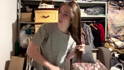 Mia online show from 04-09-26, 02:44