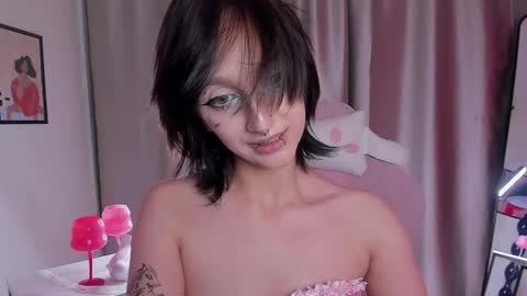 call me a pose striker  online show from 05-20-26, 06:30