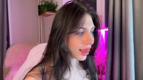 Snapshot of lunawho chatting on 02-27-26, 03:28 Luna online show from 02-27-26, 03:28