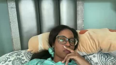 lunchboxgirl online show from 04-19-26, 02:16