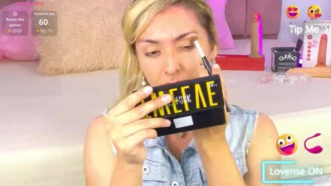 lunitadiva online show from 11-17-25, 12:55