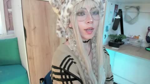 Snapshot of lunivyra chatting on 07-23-26, 05:00 lunivyra online show from 07-23-26, 05:00