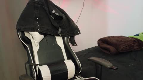 Luna online show from 09-26-25, 04:05