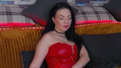 Snapshot of lunnagray chatting on 11-25-25, 05:51 LunnaGray online show from 11-25-25, 05:51