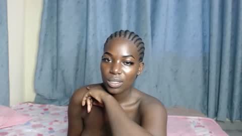 luo_queen online show from 10-27-25, 01:15