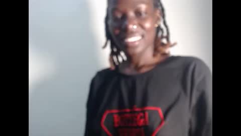 Snapshot of luo_queen chatting on 05-19-26, 11:05 luo_queen online show from 05-19-26, 11:05