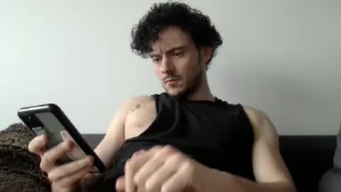 Snapshot of lupine_666 chatting on 12-18-24, 12:29 Lupine online show from 12-18-24, 12:29