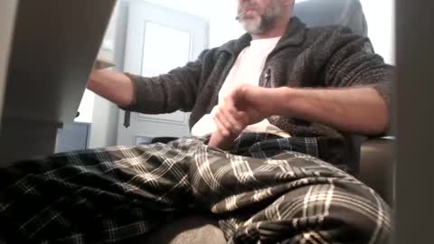 Snapshot of lure4beef chatting on 12-15-24, 11:45 lure4beef online show from 12-15-24, 11:45