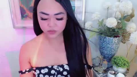 Snapshot of lustfuloffendertrina chatting on 06-10-26, 05:18 Trina online show from 06-10-26, 05:18