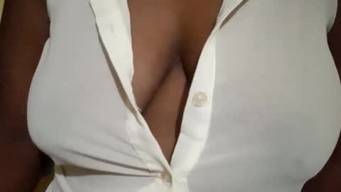 Snapshot of lustinshadows chatting on 10-29-25, 12:18 Nessy online show from 10-29-25, 12:18