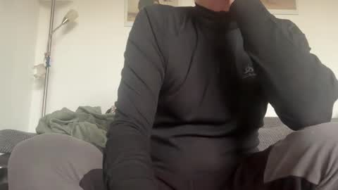 Snapshot of lustswitch2605 chatting on 02-12-25, 12:44 lustswitch2605 online show from 02-12-25, 12:44