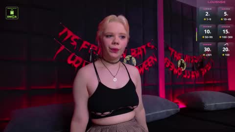 Snapshot of lustyempress chatting on 10-22-25, 10:59 SALLY online show from 10-22-25, 10:59