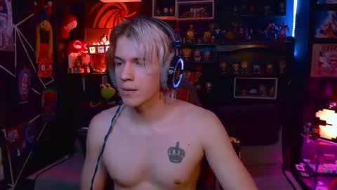 Snapshot of lustymatt chatting on 10-22-25, 08:36 lustymatt online show from 10-22-25, 08:36