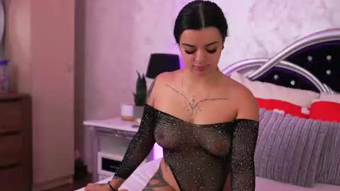 Snapshot of lustyrosee chatting on 07-24-26, 04:21 Rose online show from 07-24-26, 04:21