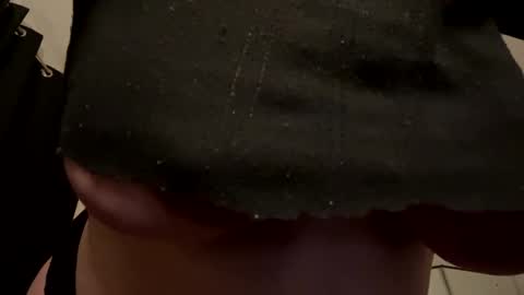 Snapshot of lustytits85 chatting on 01-01-25, 12:44 lustytits85 online show from 01-01-25, 12:44