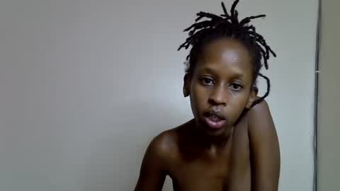 lutino_lovebirds online show from 04-26-26, 07:33