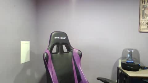 Snapshot of luv2likslit611455 chatting on 09-12-25, 03:50 Luv2likslit online show from 09-12-25, 03:50